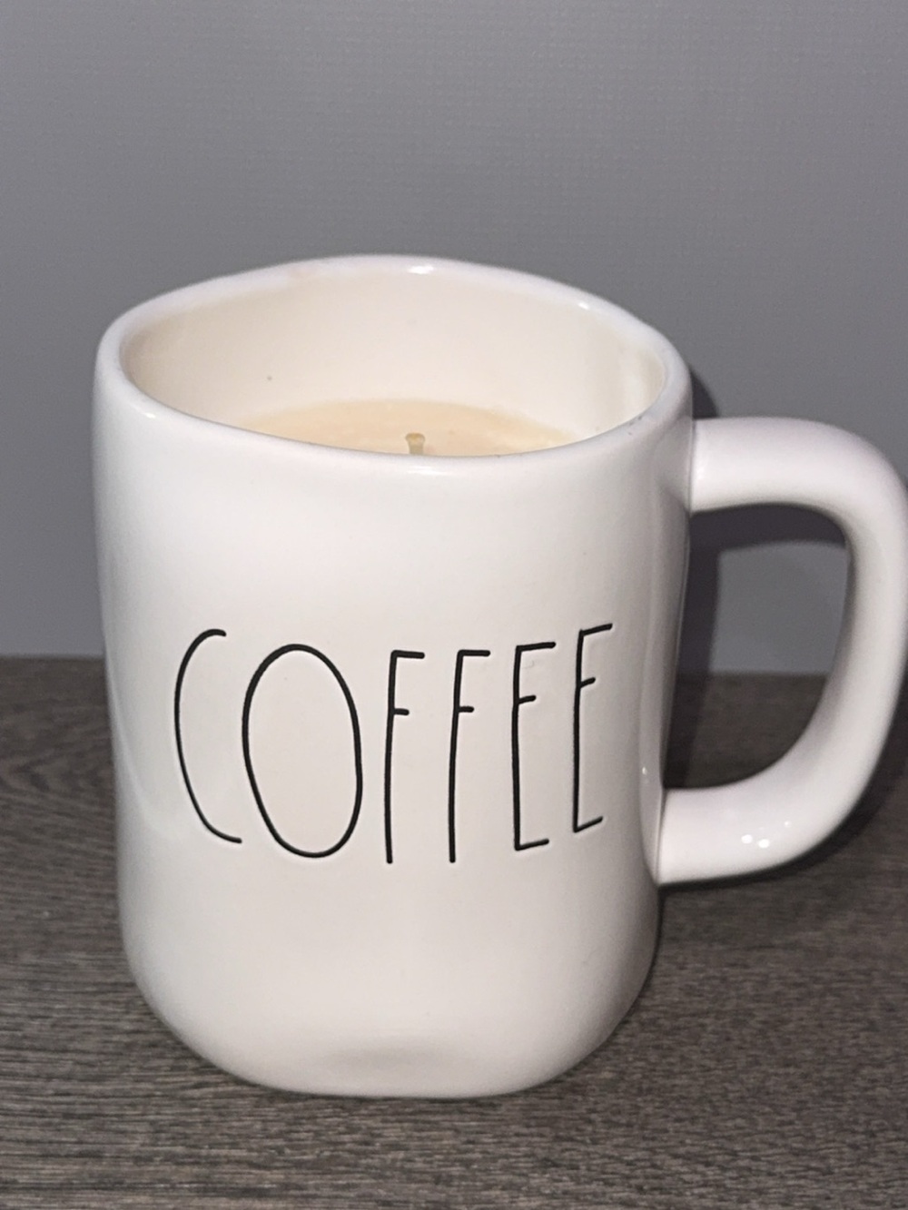 New Rae Dunn White ‘COFFEE’ 14.8oz Vanilla Coffee Candle in Reusable Coffee Mug
